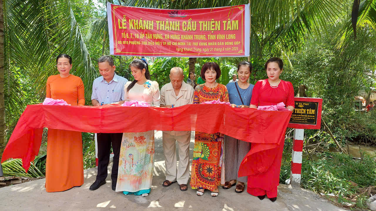 Uỷ ban Mặt trận tổ quốc Việt Nam xã Hưng Khánh Trung tổ chức Lễ khánh thành cầu Thiện Tâm