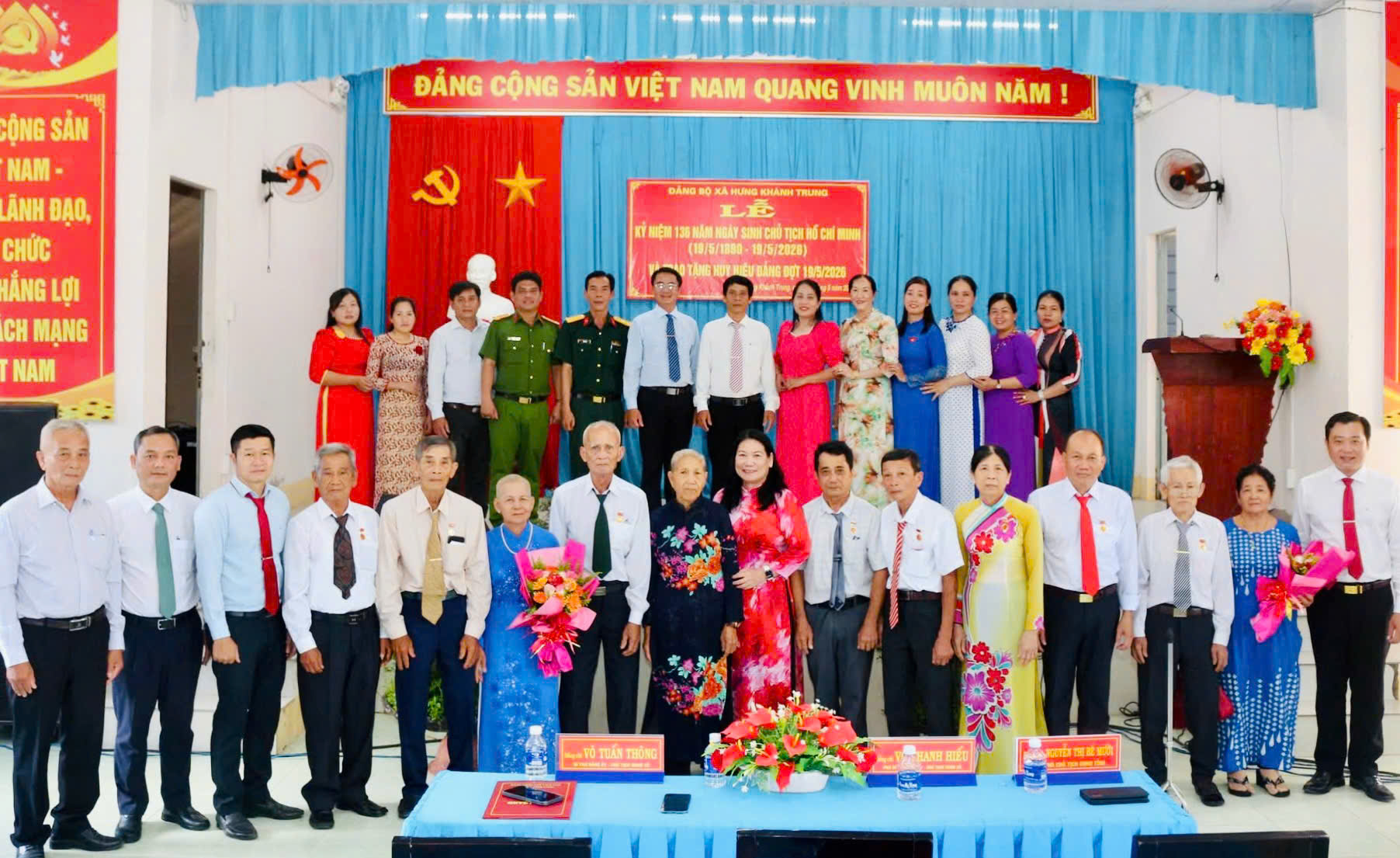 XÃ HƯNG KHÁNH TRUNG LONG TRỌNG TỔ CHỨC LỄ KỶ NIỆM 136 NĂM NGÀY SINH CHỦ TỊCH HỒ CHÍ MINH (19/5/1890-19/5/2026) VÀ TRAO HUY HIỆU ĐẢNG ĐỢT 19/5/2026.